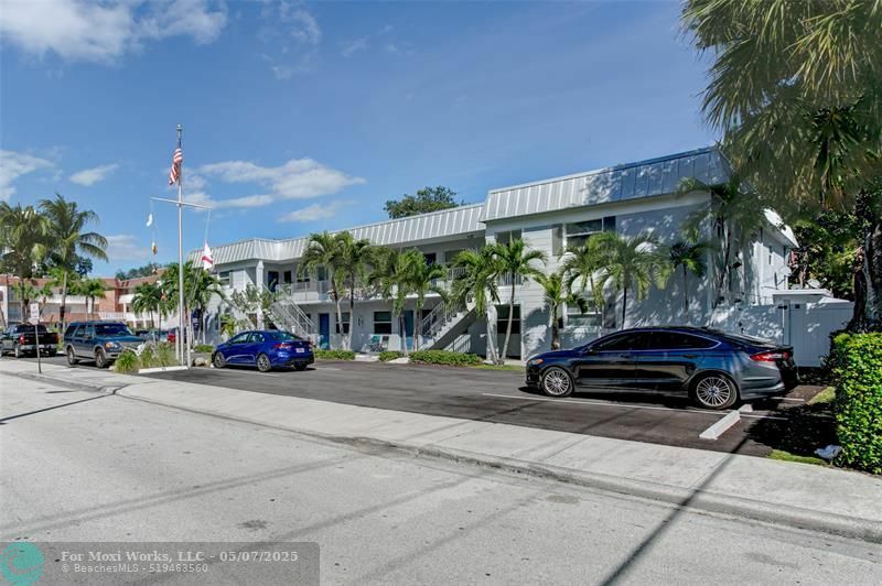 Property Photo: 530 S Federal Hwy 1 FL 33301