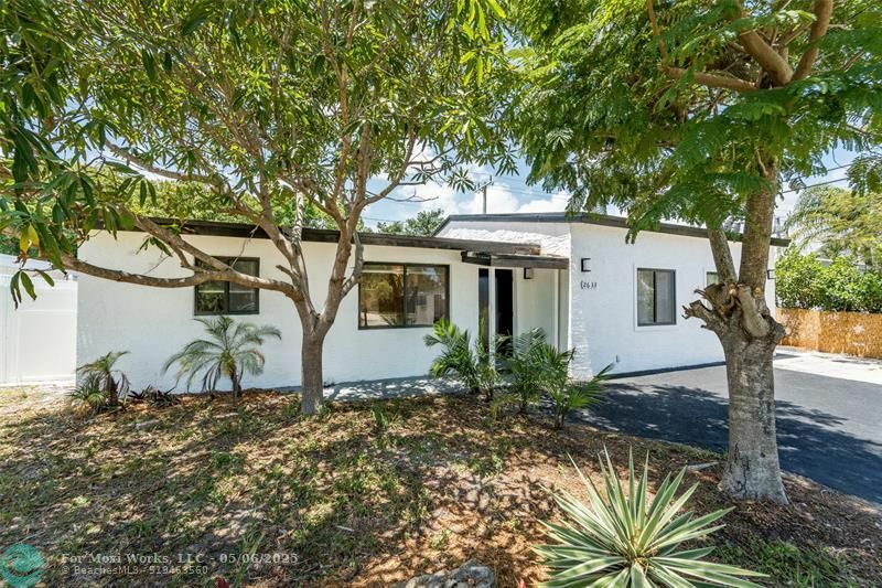 Property Photo: 2633 NE 13th Ave FL 33064
