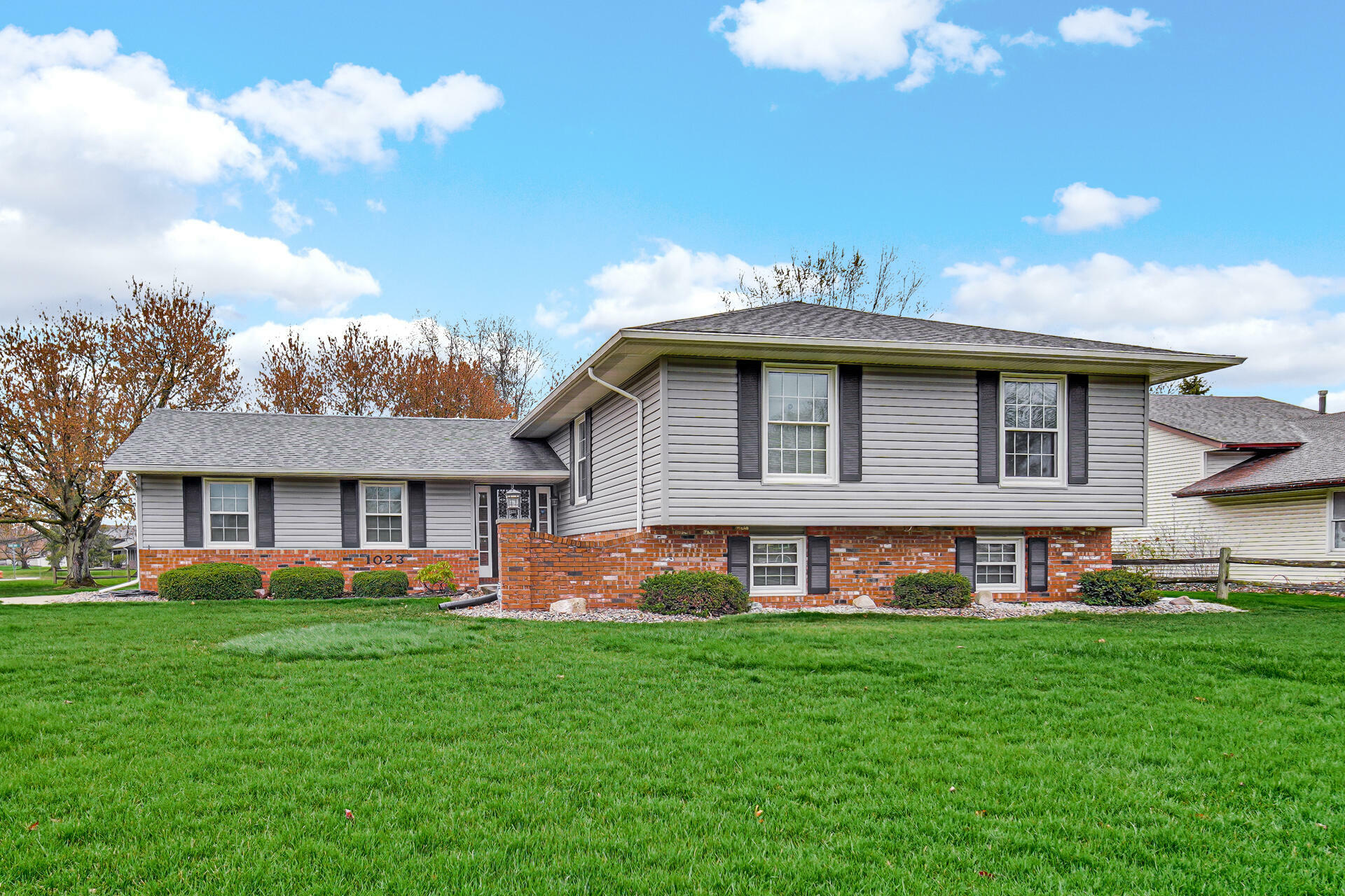 Property Photo: 1023 Chestnut Boulevard IN 46304