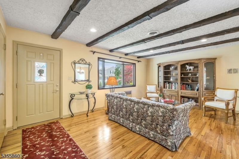 Property Photo: 7 Chestnut Pl NJ 07423