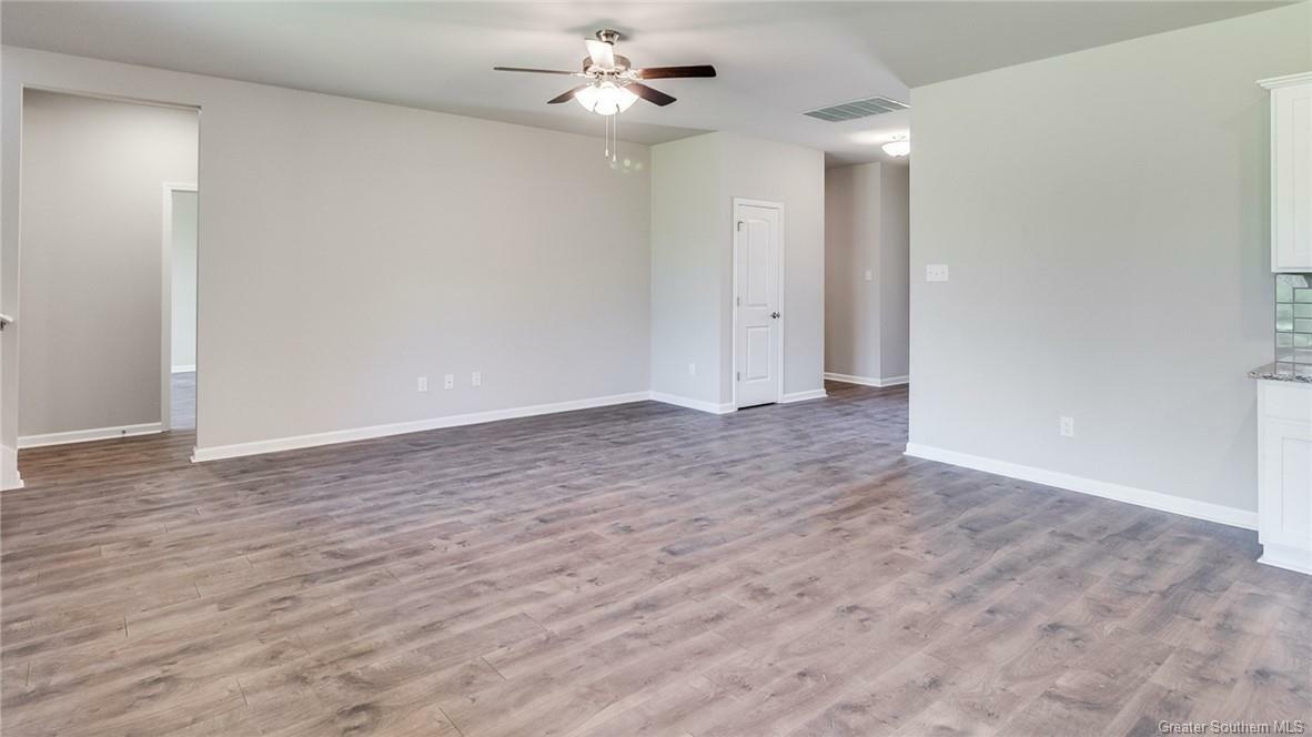 Property Photo: 4677 E Ridge Road LA 70607