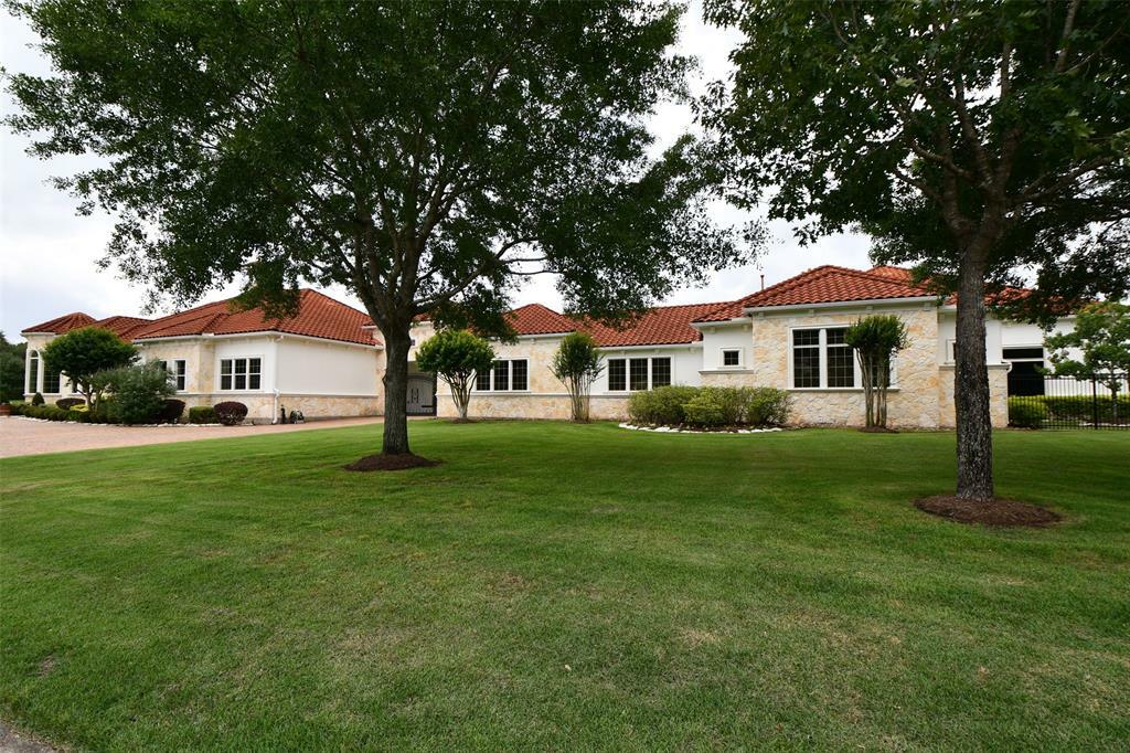 Property Photo: 2718 Silverhorn Drive TX 77450
