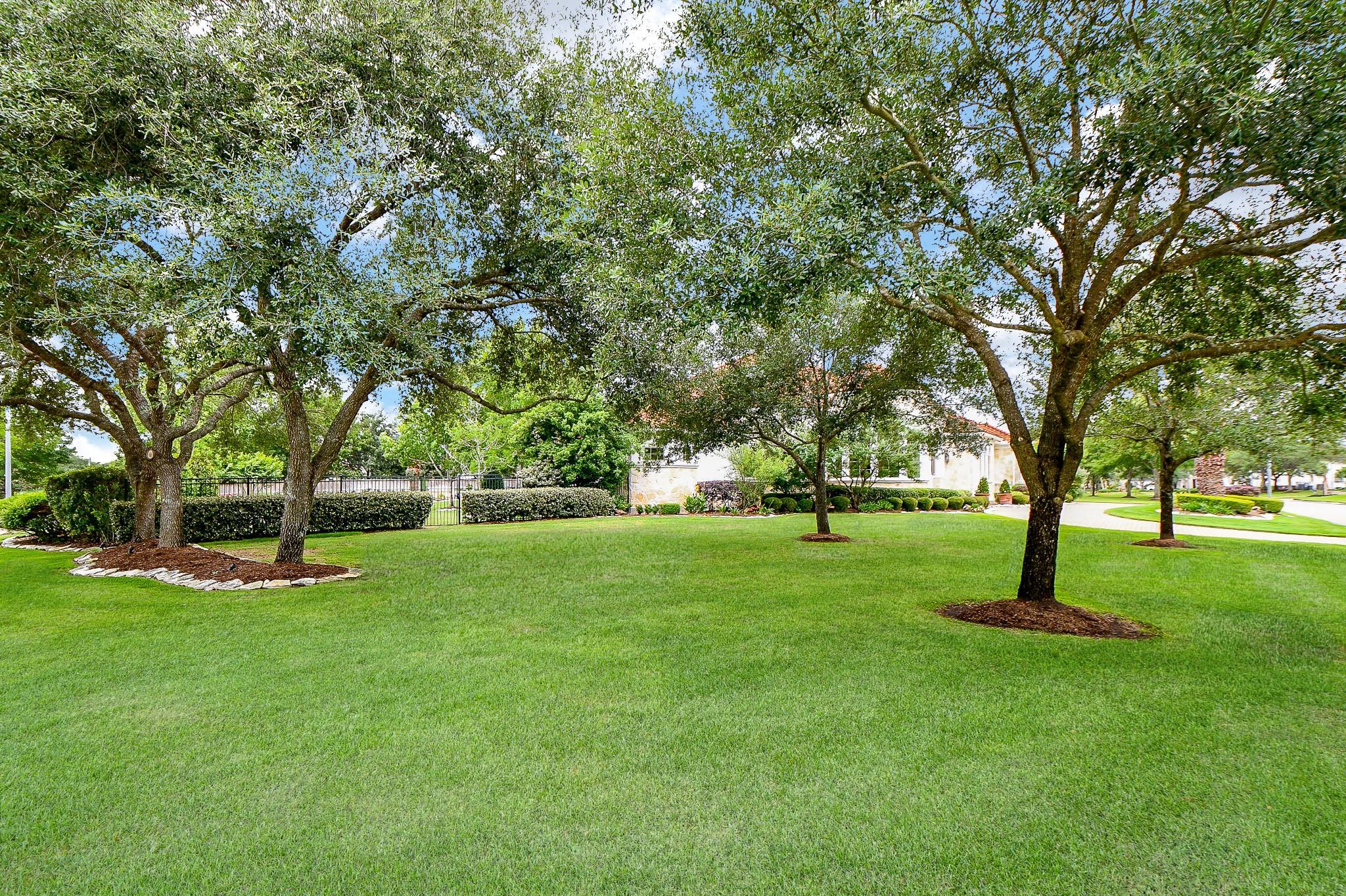 Property Photo: 2718 Silverhorn Drive TX 77450