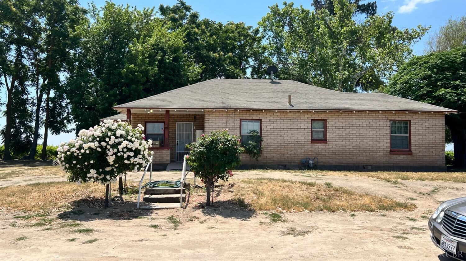 Property Photo: 12078 S Walnut Avenue CA 93609