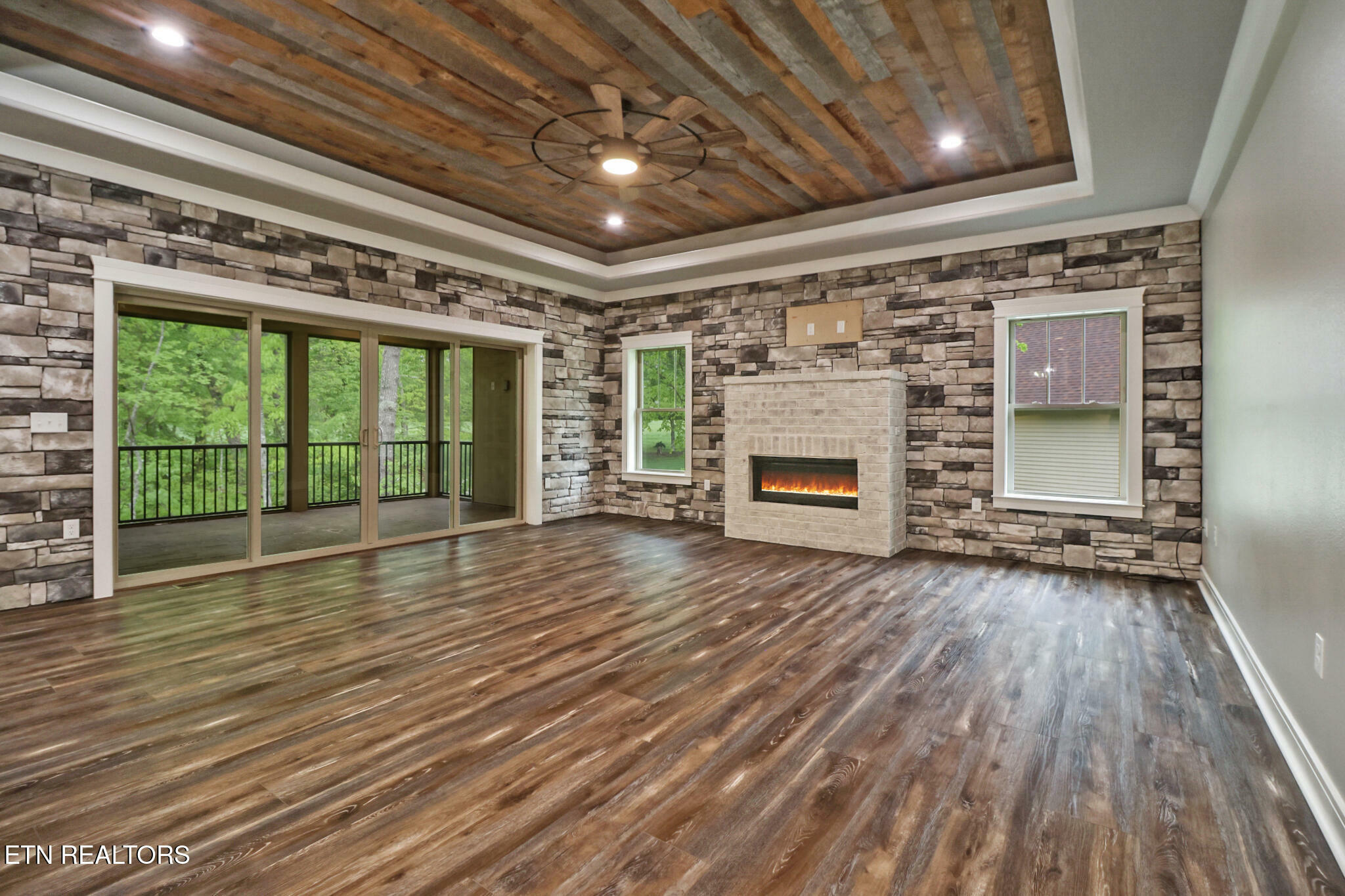 Property Photo: 10 Hanover Court TN 38558