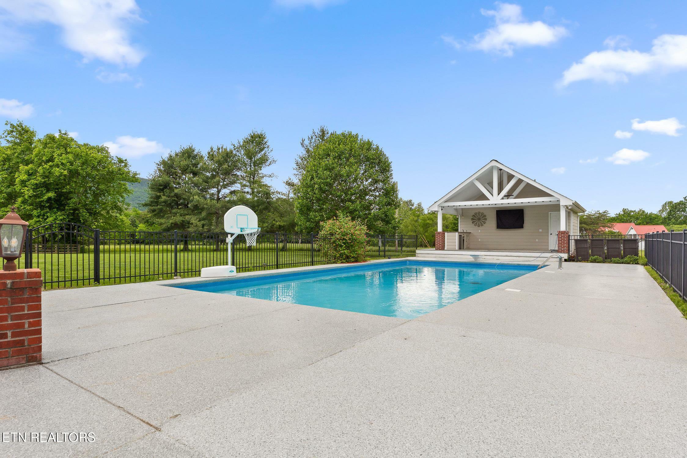 Property Photo: 7970 E Valley Rd TN 37327