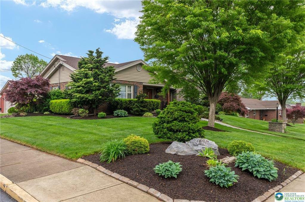 Property Photo: 902 Bridge Street PA 18032