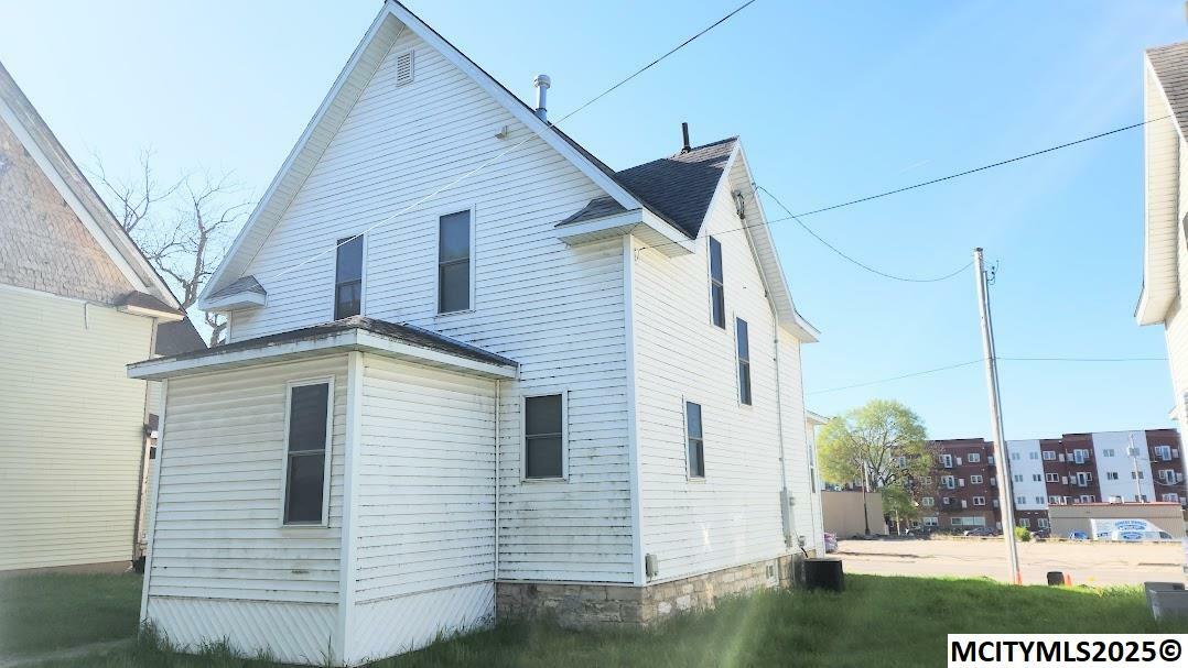 Property Photo: 210 1st SW IA 50401