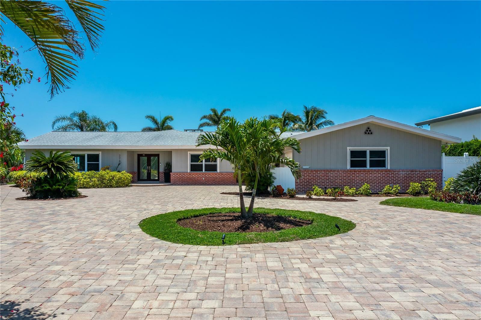 Property Photo: 2788 70th Avenue S FL 33712