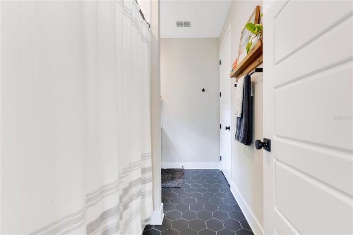 Property Photo: 1127 W Harvard Street FL 32804