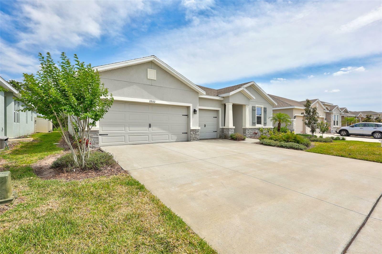 Property Photo: 17032 Harvest Moon Way FL 34211