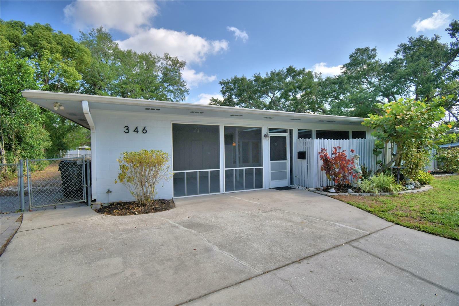 Property Photo: 346 Tanager Court FL 33803