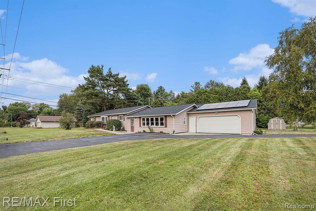 Property Photo:  4010 Parker Road  MI 48059 3719 
