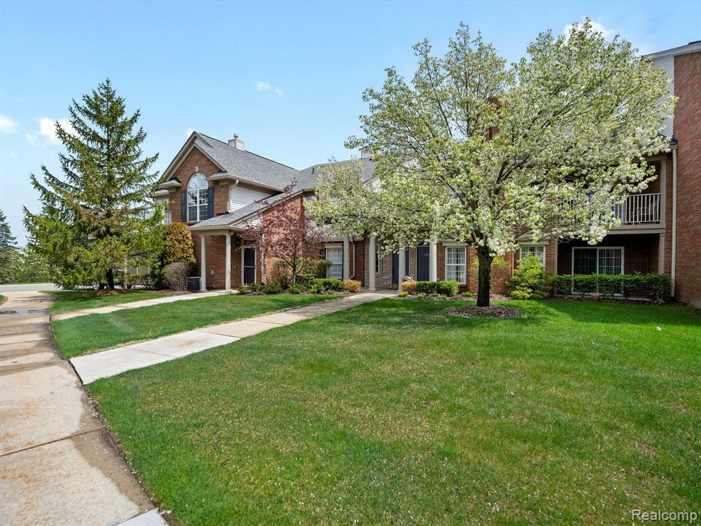 Property Photo: 5289 Brookemonte Circle MI 48306 5013