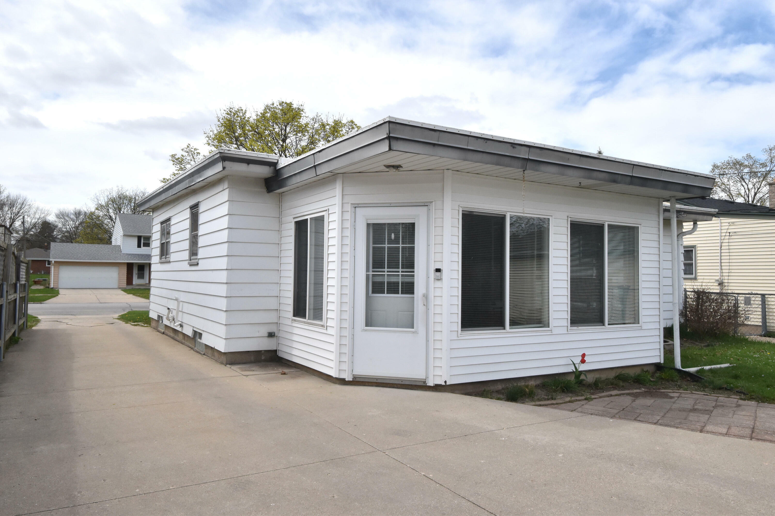 Property Photo: 3870 N 84th St WI 53222