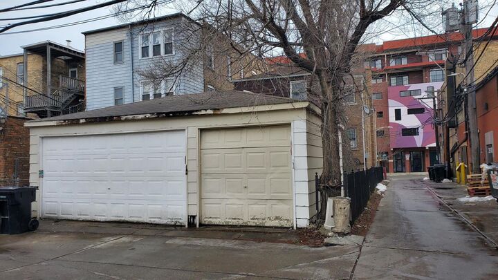 Property Photo: 6414 N Rockwell Street IL 60645
