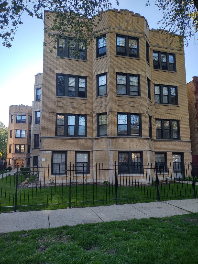 Property Photo:  7524 N Winchester Avenue 3E  IL 60626 
