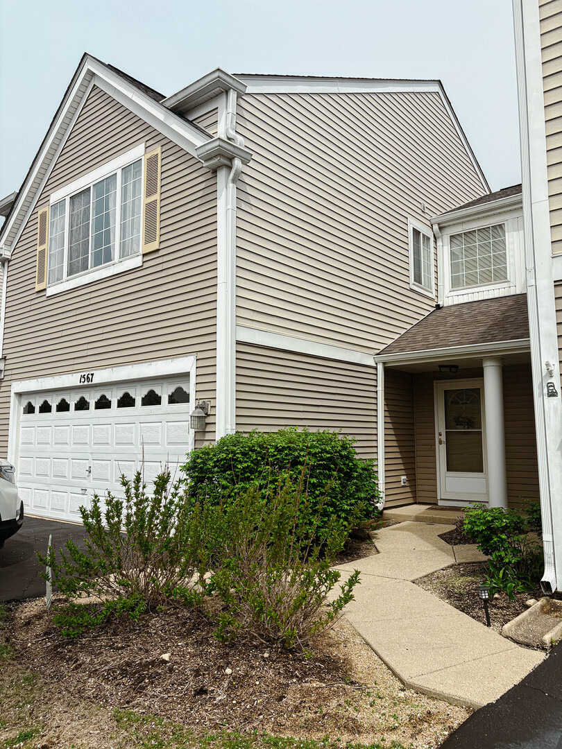 Property Photo: 1567 Spaulding Road 1567 IL 60103