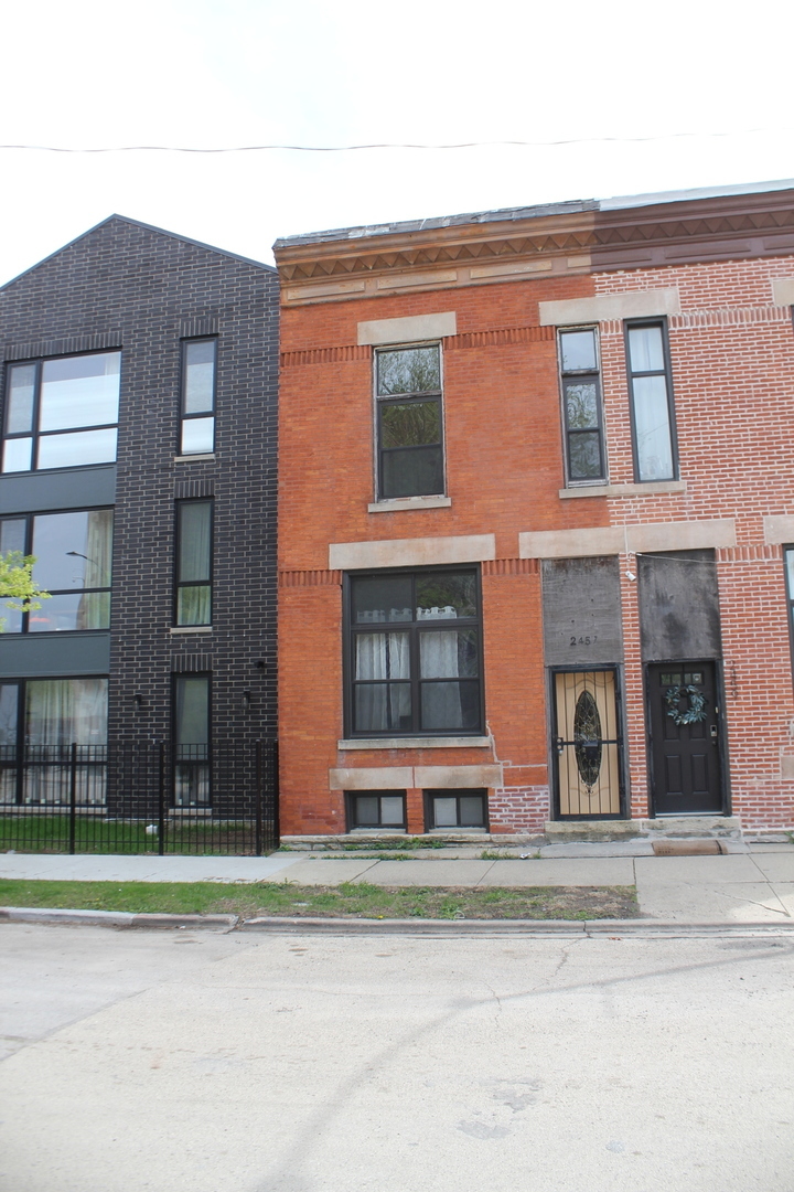 Property Photo: 2457 W Adams Street IL 60612