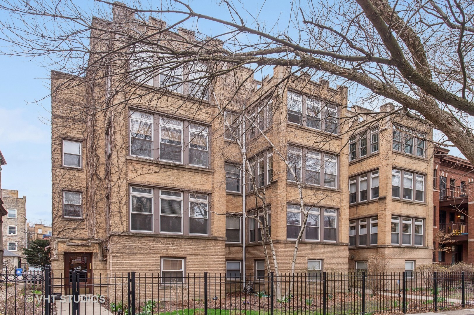 4734 N Magnolia Avenue 2  Chicago IL 60640 photo