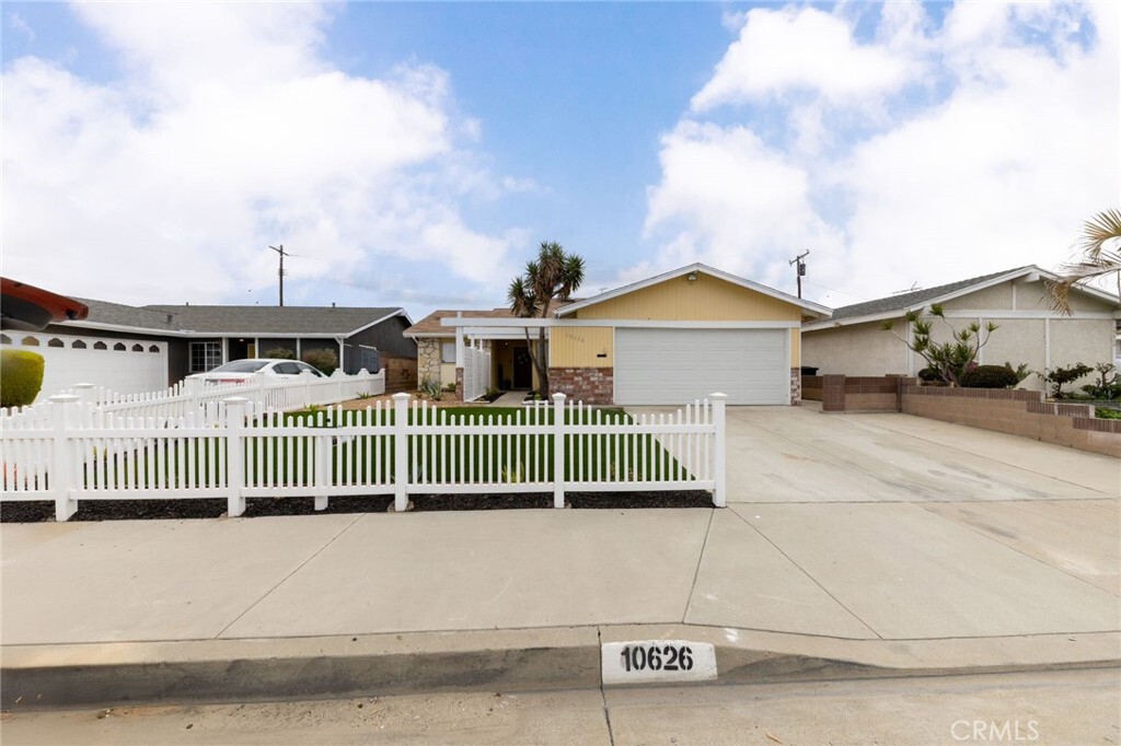 Property Photo: 10626 Briar Street CA 90650