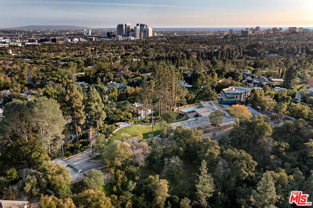 Property Photo:  1005 N Alpine Drive  CA 90210 