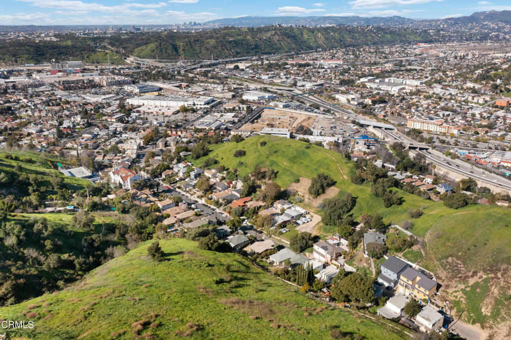 Property Photo:  334 Waldon Street  CA 91356 