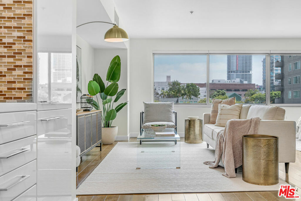 901 S Flower Street 402  Los Angeles CA 90015 photo