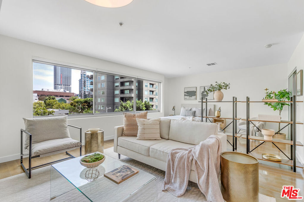 Property Photo: 901 S Flower Street 402 CA 90015