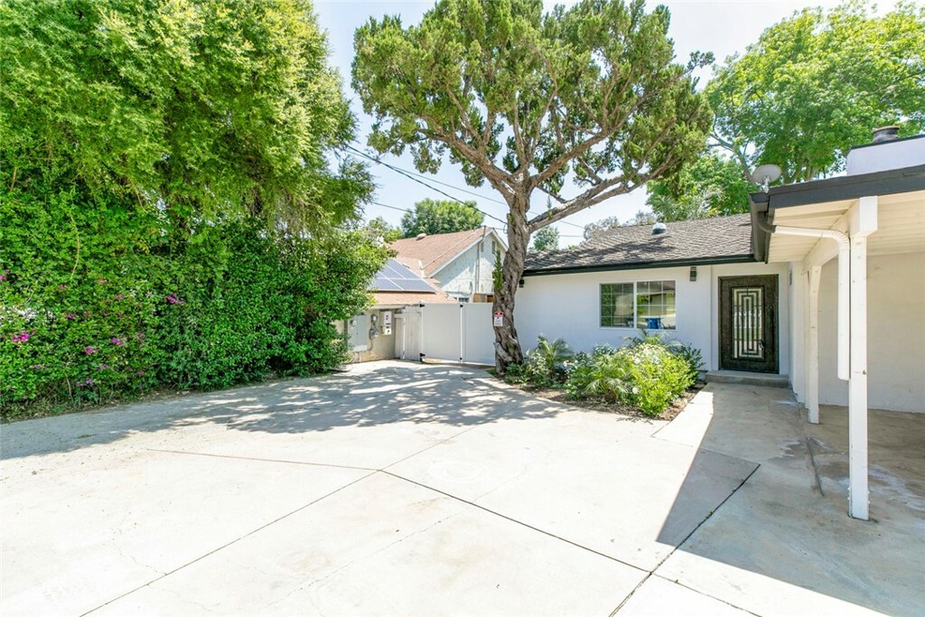 Property Photo:  17646 Raymer Street  CA 91325 