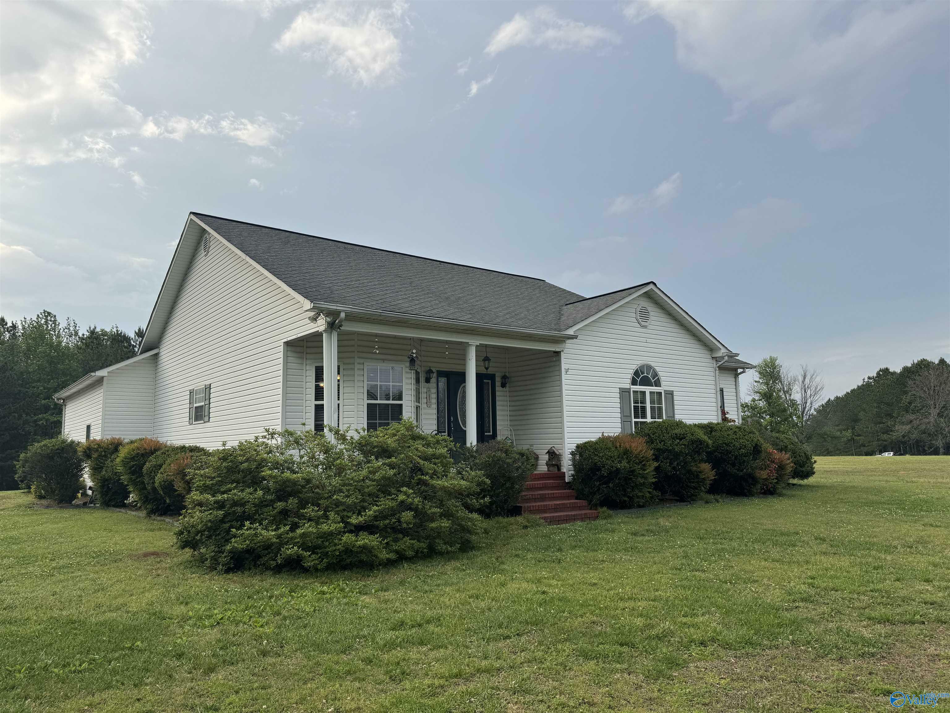 Property Photo: 1474 Frost Road AL 35621