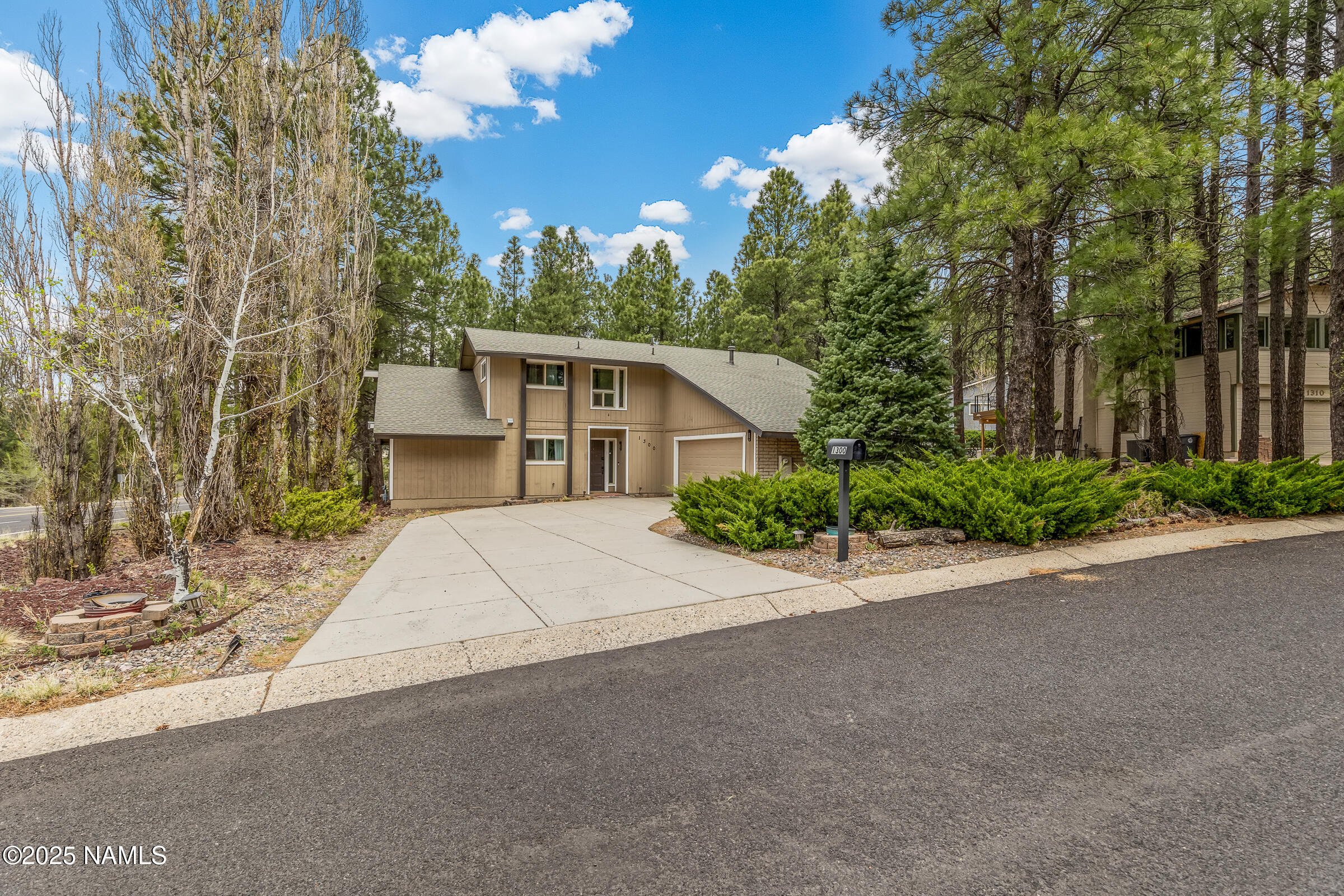 Property Photo: 1300 N La Costa Lane AZ 86004
