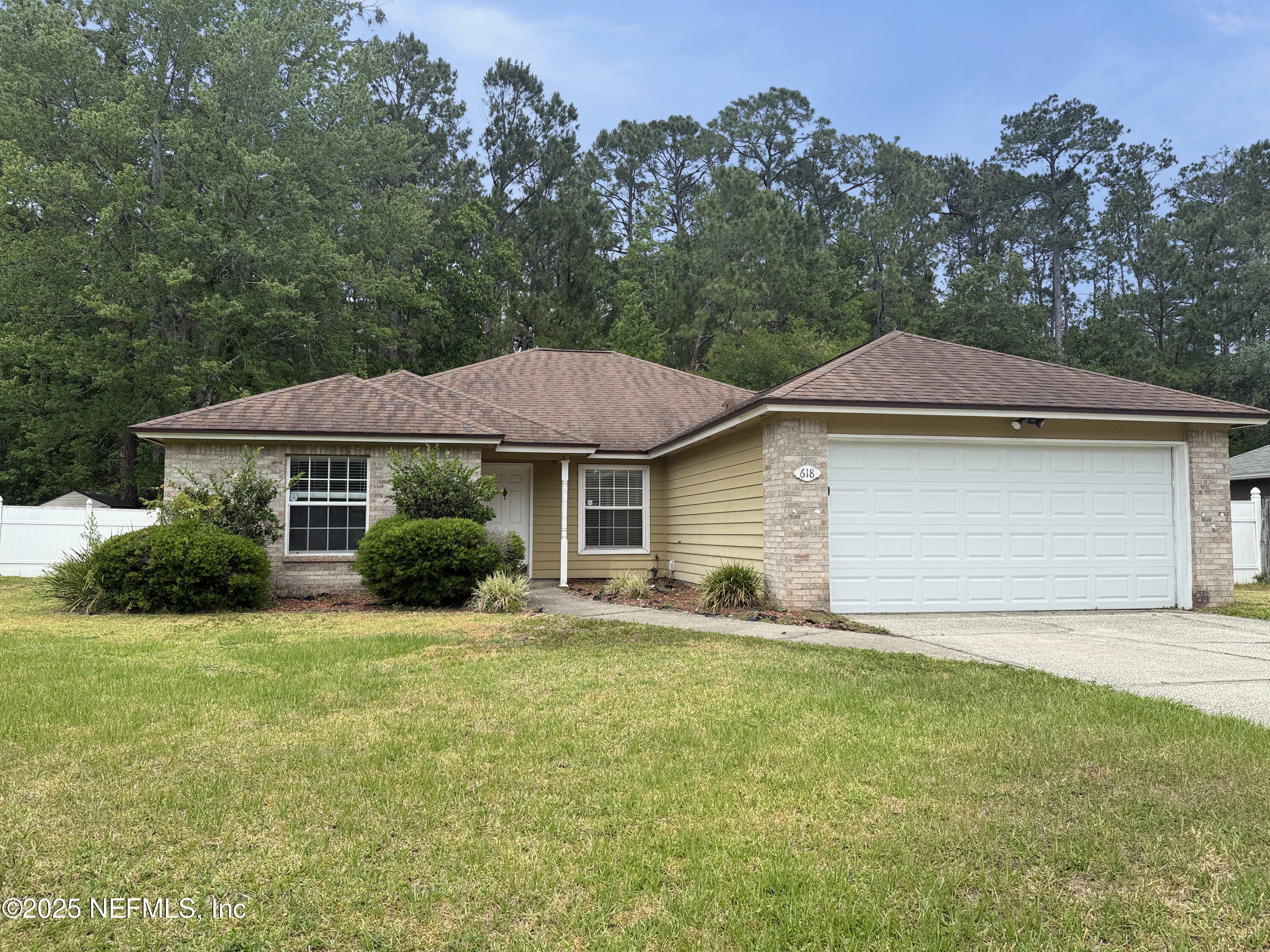 Property Photo: 618 Hibernia Oaks Drive FL 32003