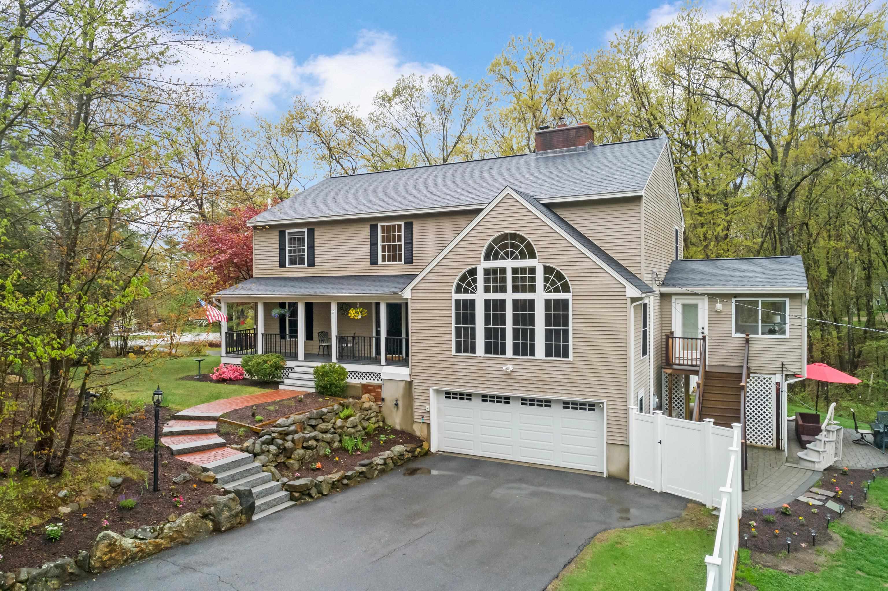 Property Photo: 19 Ridgeview Drive NH 03106