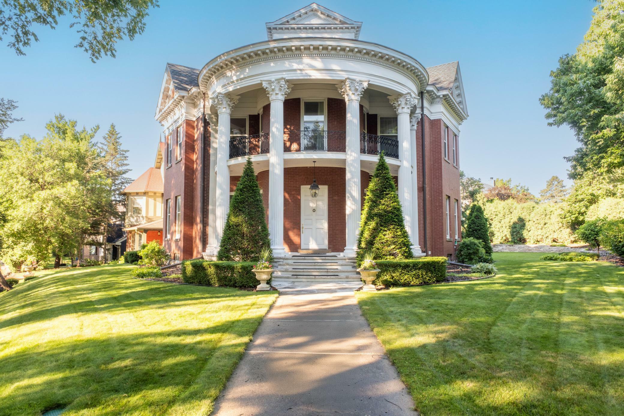 Property Photo: 1203 Mount Curve Avenue MN 55403
