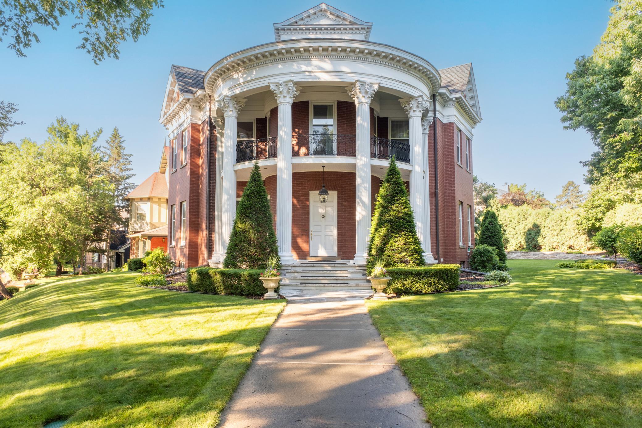 Property Photo: 1203 Mount Curve Avenue MN 55403