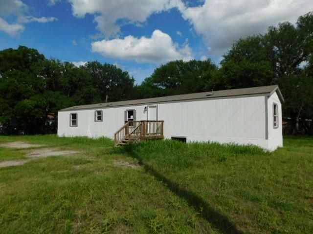 Property Photo: 515 Skylark Drive TX 76049