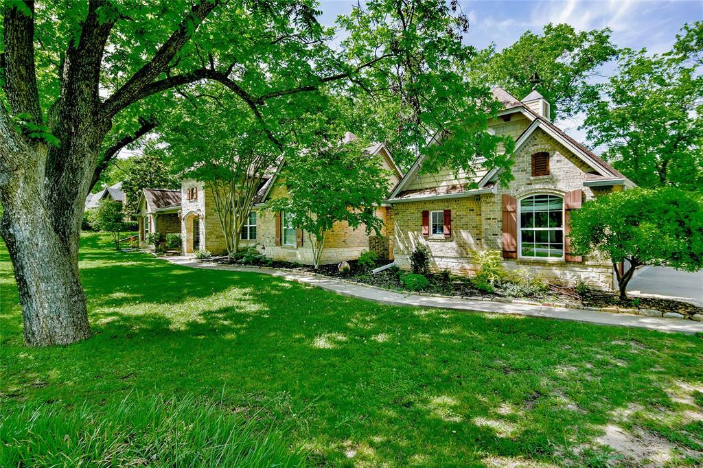 Property Photo: 10203 Ravenswood Road TX 76049
