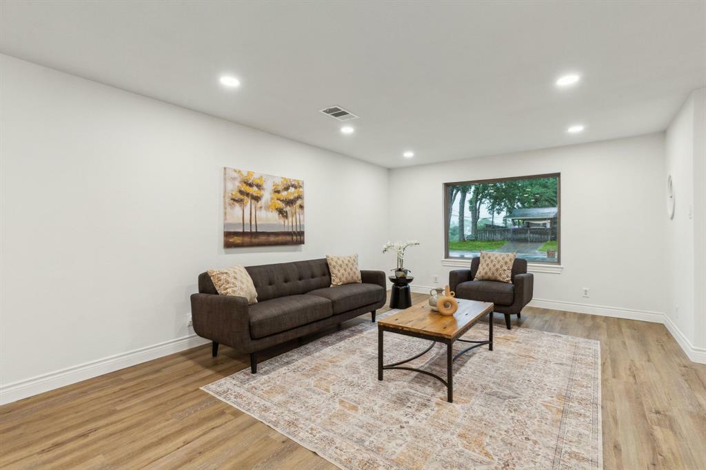 Property Photo: 6200 Ravenswood Drive TX 76112