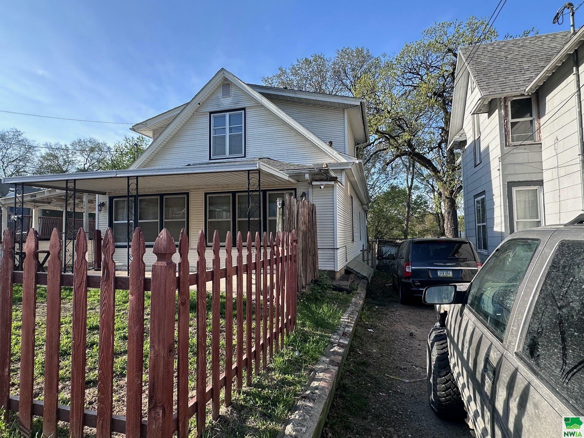 Property Photo: 2806 2nd St IA 51105