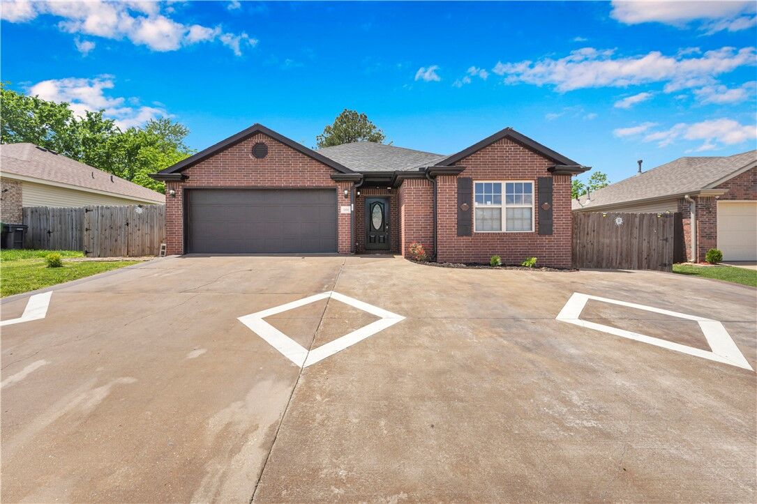 Property Photo:  1300 N 31st Street  AR 72756 