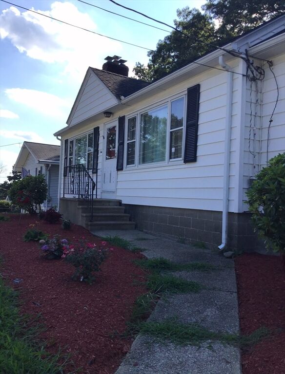 Property Photo:  4 Hancock St  MA 01545 