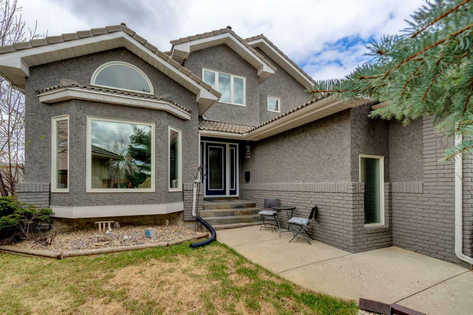 Property Photo: 325 Woodbriar Place SW AB T2W 6A9