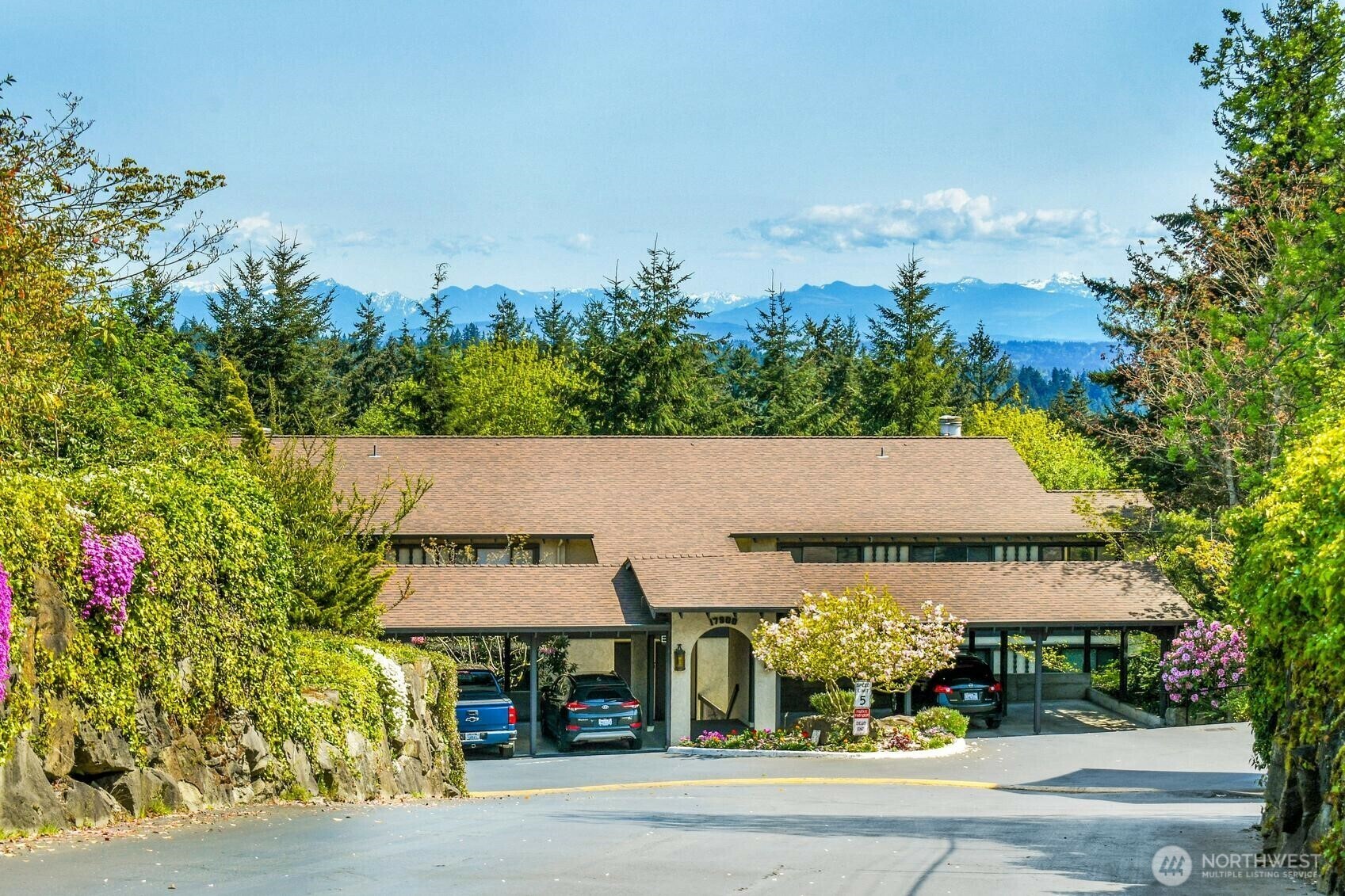 Property Photo: 17914 23rd Lane NE 303 WA 98155