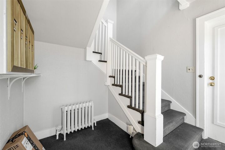 Property Photo:  746  10th Avenue E  WA 98102 