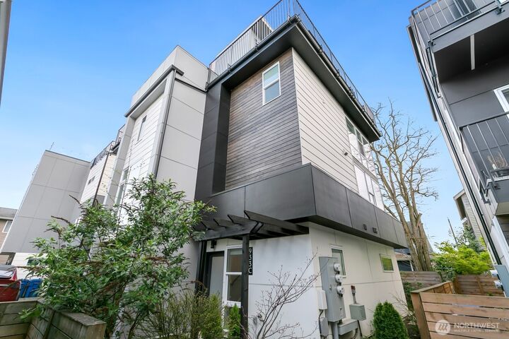 Property Photo:  933 NW 52nd Street C  WA 98107 