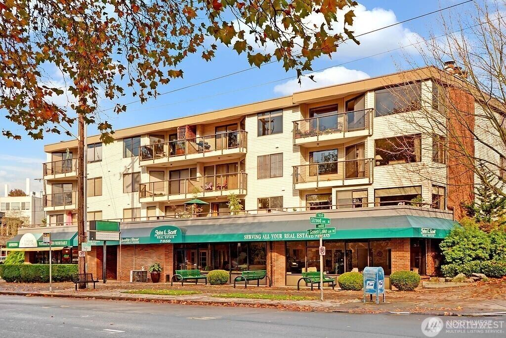 Property Photo:  7850 E Green Lake Drive N 303  WA 98103 