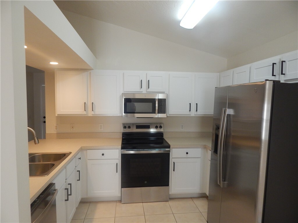 Property Photo: 2150 86th Avenue FL 32966