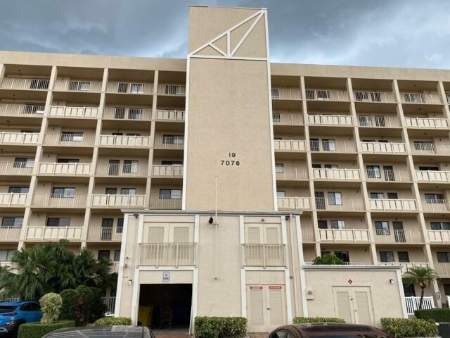 Property Photo: 7076 Hungtington Lane 805 FL 33446