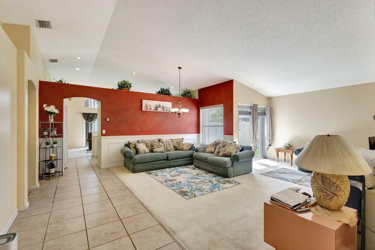 Property Photo: 5317 Oakmont Village Circle FL 33463